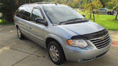 Chrysler : Town & Country Limited Extra clean 2005 Chrysler Town and Country,well maintained 1 owner  No accident