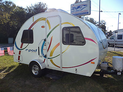 Very Nice 2010 Forest River R - Pod 16' Travel Trailer!  Only 2,195 lbs UVW!