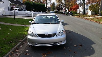 Toyota : Camry LE Sedan 4-Door A Clean Camry with GPS, Camera, and sunroof