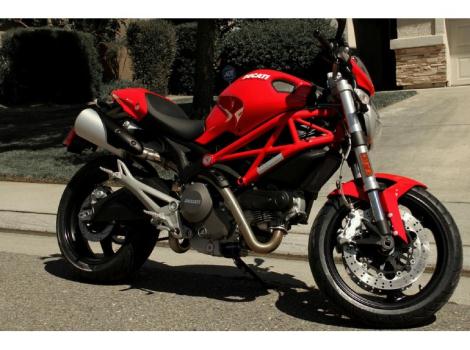 2012 Ducati Monster 696