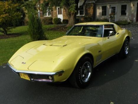Chevrolet : Corvette 427/400 H.P. T-TOP COUPE 427/400 TRI POWER NUMBERS MATCHING GREEN BAY PACKER SPECIAL