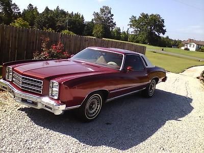 Chevrolet : Monte Carlo 2 door  1976 red with white 1 2 vinyl top swivel captians chairs new tires frontbrakes