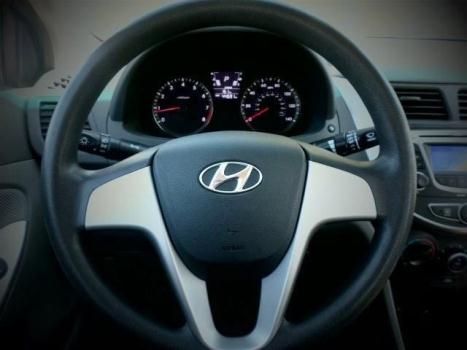 2013 Hyundai Accent 4D Sedan GLS, 1