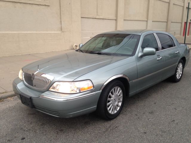 Lincoln : Town Car 4dr Sdn Sign NO RESERVE RUNS SUPERBLY Excellent Condition SIGNATURE Series 148K miles