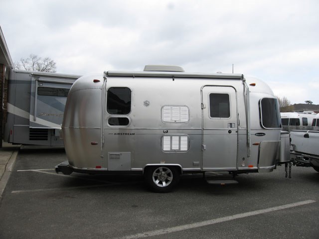 2010 Airstream Flying Cloud 19