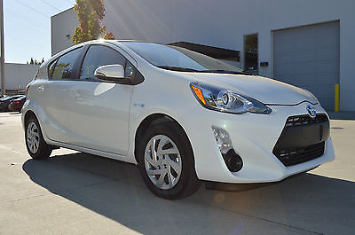 Toyota : Prius C One 2015 toyota prius c one amazing fuel efficient car only 1 k miles like new