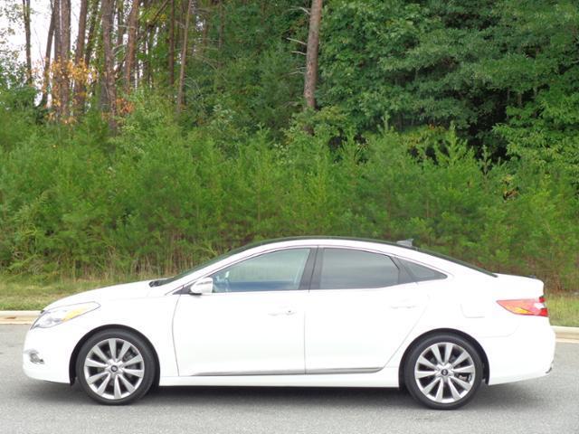 Hyundai : Azera 4dr Sdn 2013 hyundai azera leather navigation sunroof 325 p mo 200 down