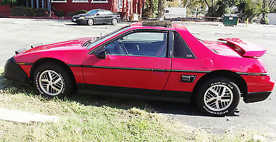 Pontiac : Fiero SE Coupe 2-Door 1986 pontiac fiero se coupe 2 door 2.8 l