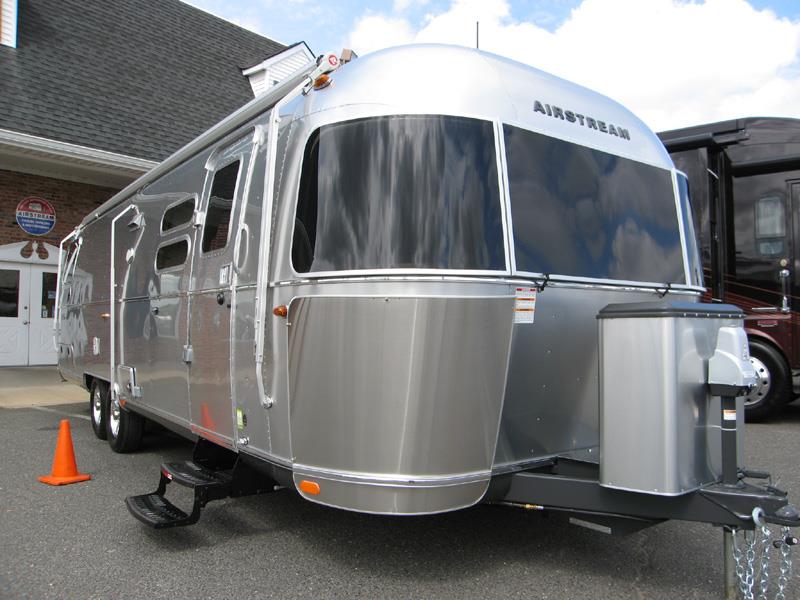 2010 Airstream Flying Cloud 25