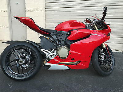 Ducati : Superbike 2012 ducati panigale 1199 900 miles new condition