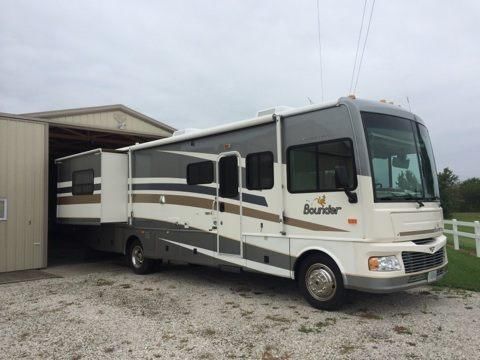 2006 Bounder by Fleetwood