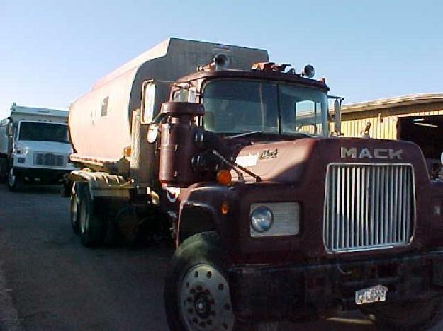 Mack r686st tanker truck for sale