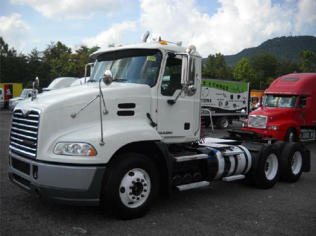 Mack pinnacle cxu613 tandem axle daycab for sale