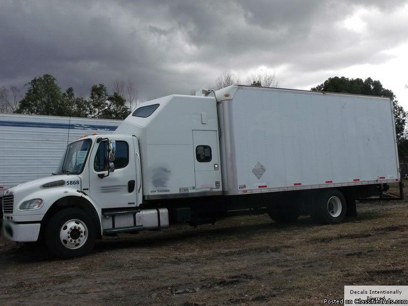 2005 Freightliner M2 106 Expeditor - RTR# 5013583-01