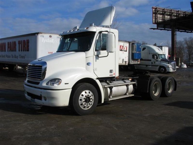 2009 Freightliner Cl11264st-Columbia 112