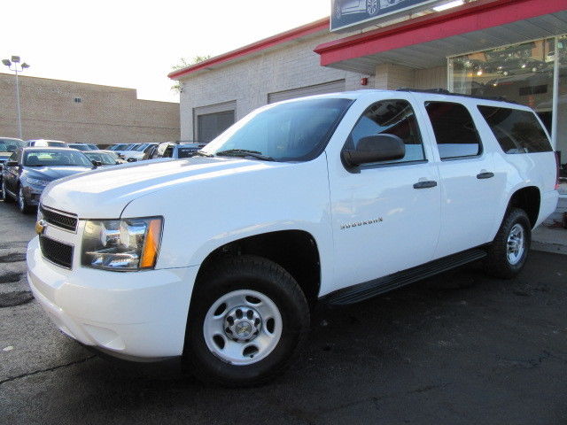 Chevrolet : Suburban 4WD 4dr 2500 White 4X4 LS Tow Pkg 141k Miles 9 Pass Rear Air Boards Ex Fed SUV Nice
