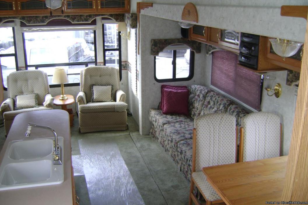 2002 Keystone Montana 5th wheel 32RLS