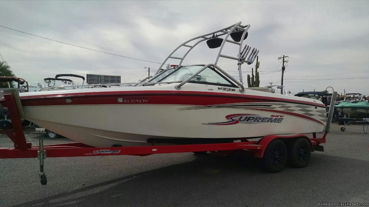 2005 Sky Supreme V230 Wakeboard Boat