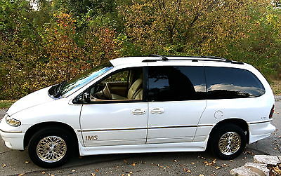Chrysler : Town & Country Handicap Equipped 1996 chrysler town country lxi handicap equipped power ramp only 50 k near mint
