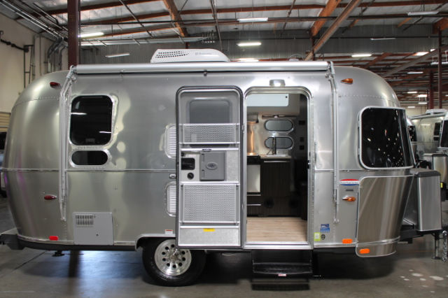 2016 Airstream Interstate Grand Tour Twin Bed
