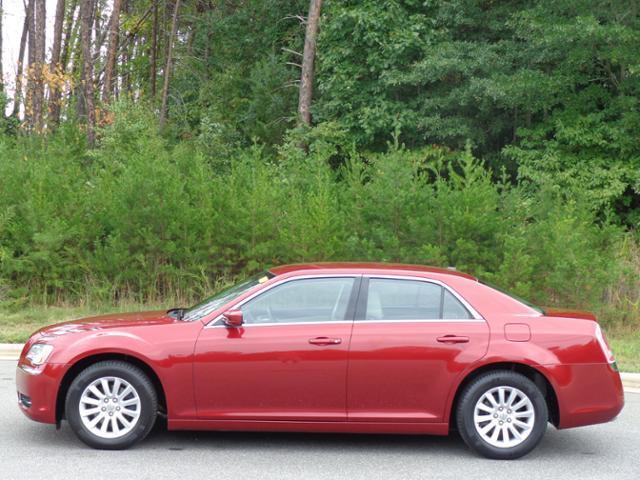 Chrysler : 300 Series RWD 2014 chrysler 300 limited leather 3.6 l 335 p mo 200 down