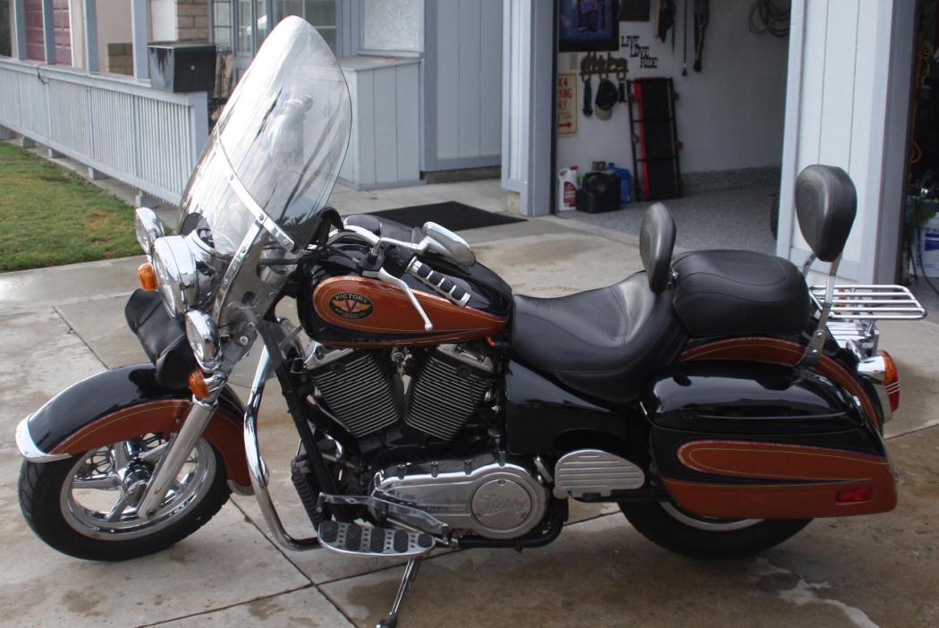 2014 Victory Cross Country White Metallic