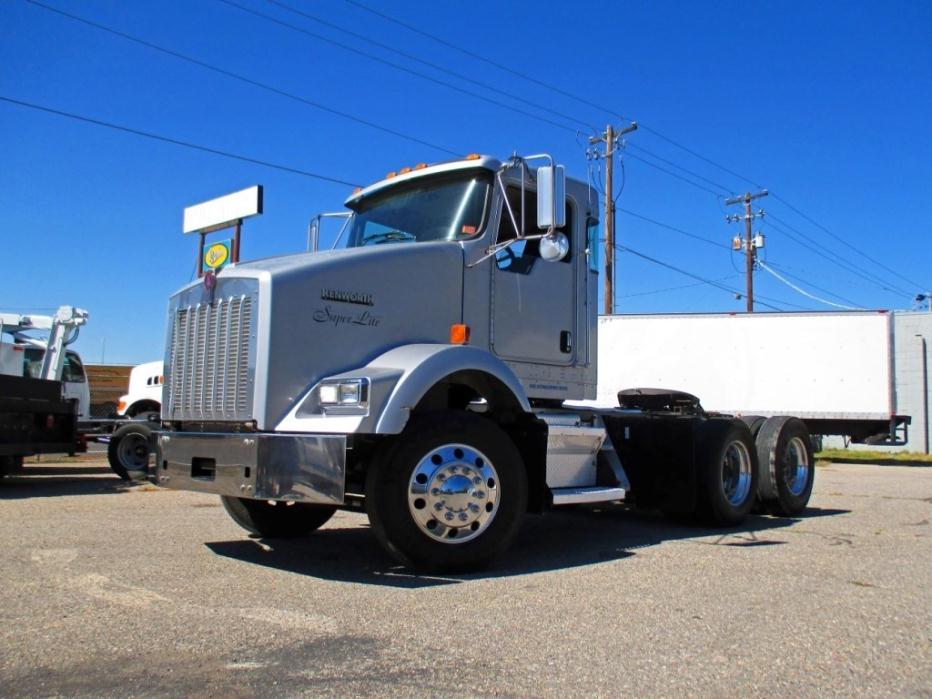 2003 Kenworth T800b