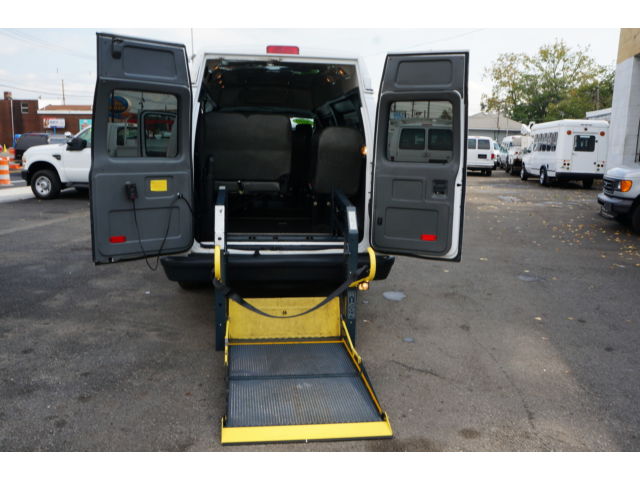 Ford : E-Series Van E-250 Ext Co WHeel Chair Lift Van
