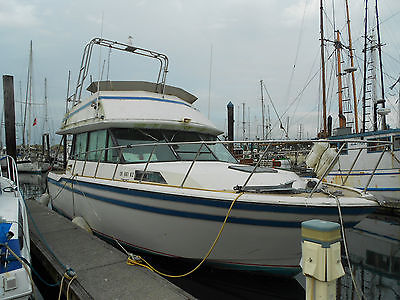 1978 Fiberform Execituve 3300 Boat with Flybridge Twin V8 V drives Nice Interior