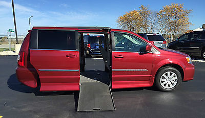 Chrysler : Town & Country Touring 2013 chrysler town country rollx conversion wheelchair accessible handicap van