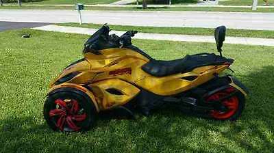 Can-Am : STS Can Am Spyder STS custom like new under warranty