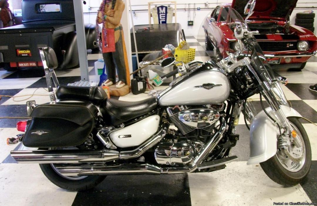 Pearl White 2007 Suzuki Boulevard VL1500 with Only 12,866 Miles