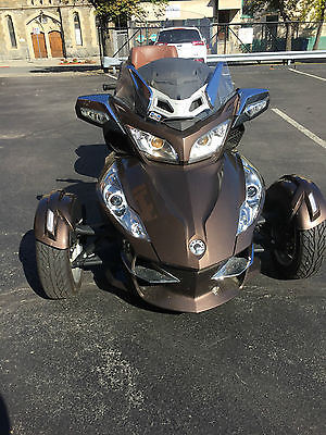 Can-Am : Spyder RT Limited Spyder is chocolate with a tan seat with 2 front wheels and power steering