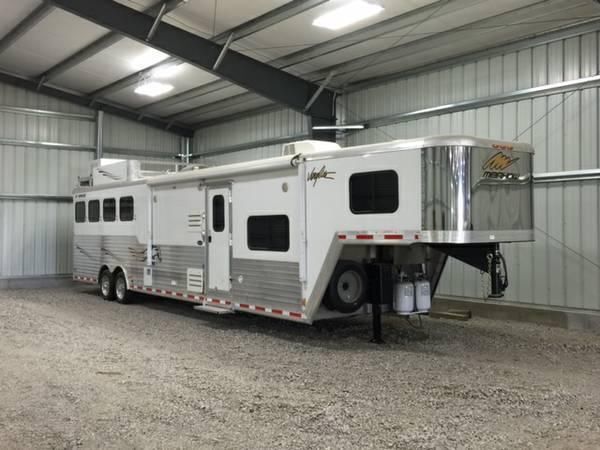 2013 Merhow Very Lite 4 horse trailer with Full Living Quarters, 0