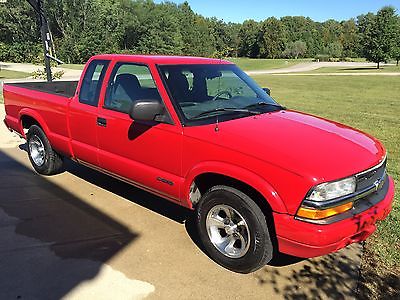 Chevrolet : S-10 LS 2000 red chevy s 10 extended cab pickup