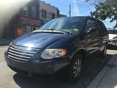 Chrysler : Town & Country Limited SUPER SUPER LOW MILES ONLY 77K, POWER DOORS POWER TRUNK , DVD/TV