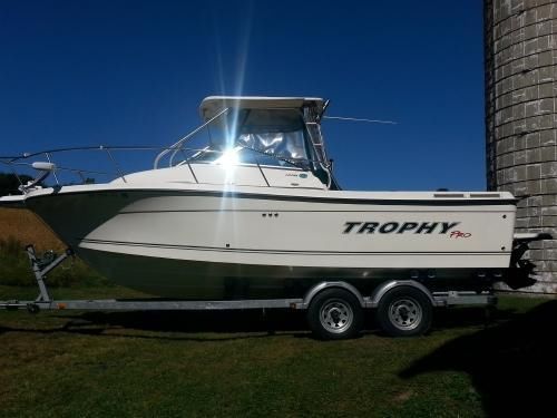 2007 Trophy 2352 WA