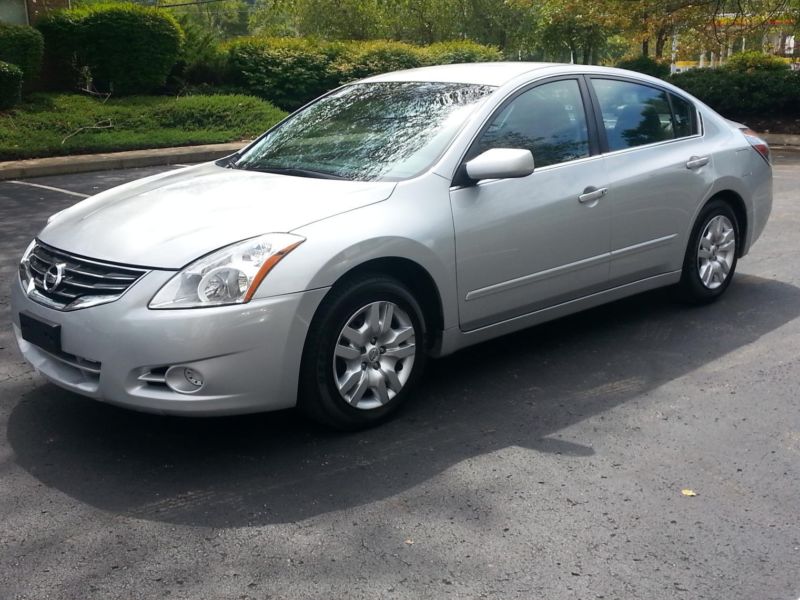 2012 Nissan Altima 2.5 S, Great Condition with clean Title
