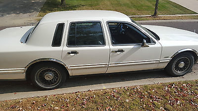 Lincoln : Town Car condition: fair,condition: fair,cylinders: 8 cylinders,drive: