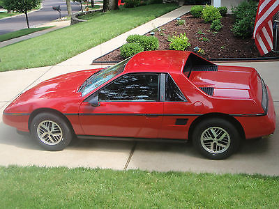 Pontiac : Fiero SE 1988 pontiac fiero se with 180 h p quad four and 5 speed getrag manual transmsn