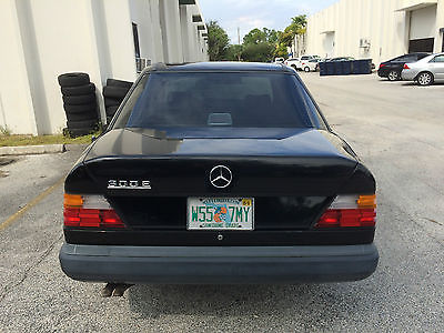 Mercedes-Benz : 300-Series 300 E **Nice**1988 Mercedes-Benz 300E Black Sedan 4-Door 3.0L SUNROOF Black on black!