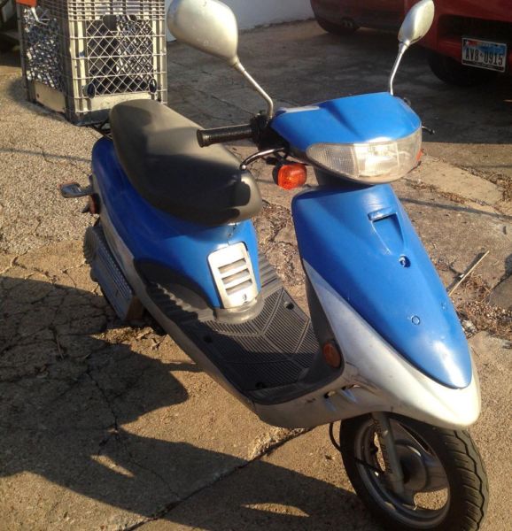 EVT 4000e Electric Moped Scooter NEW batteries! Great shape!