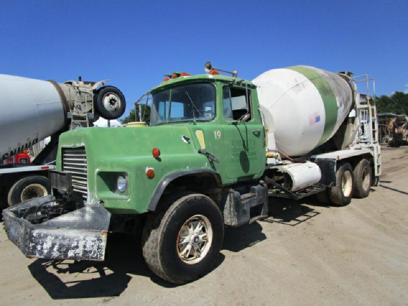 1993 Mack Dm690s