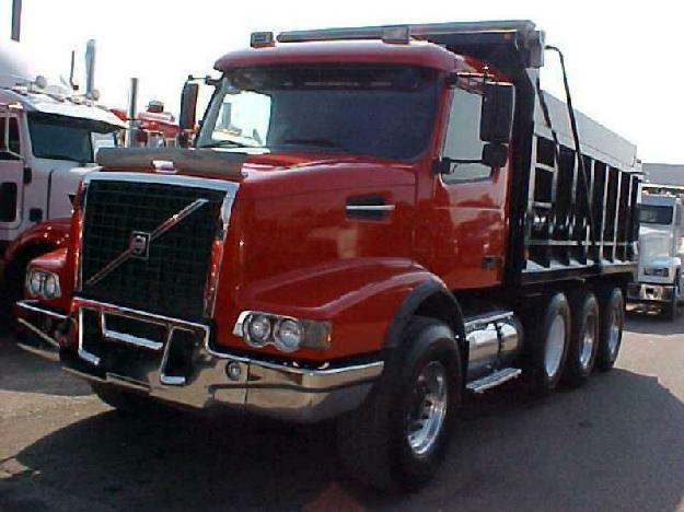 Volvo vhd84b200 tri-axle dump truck for sale