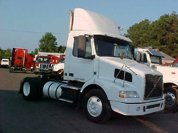 Volvo vnm42t200 single axle daycab for sale