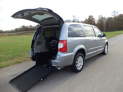 Chrysler : Town & Country TOURING 2014 chrysler town country tourinh handicap wheelchair van