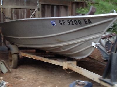 Vintage 1973 GREGOR 14' Aluminum Fishing Boat w/trailer (trailer needs tires)