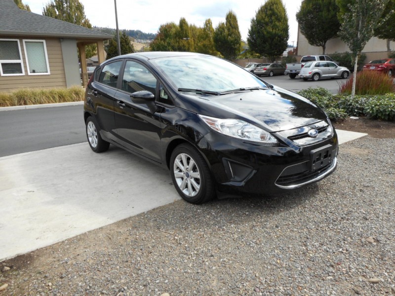 2012 Ford Fiesta SE **LOW MILES**Auto Loaded Like New Clean Title
