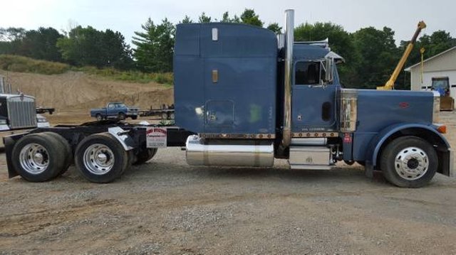 2001 Peterbilt 379 Extended Hood, 6nz, C-15