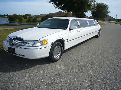 Lincoln : Town Car Executive Limousine 4-Door Immaculate privately owned 120